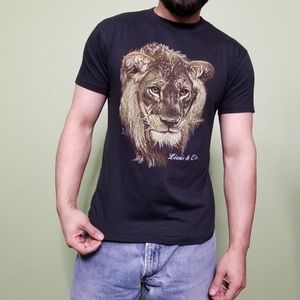 1986 Young male lion gaze t shirt .